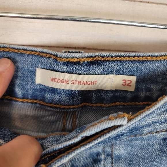 LEVI'S WEDGIE STRAIGHT FRAYED HEM BUTTON FRONT JEANS, SZ 32 - Picture 6 of 16